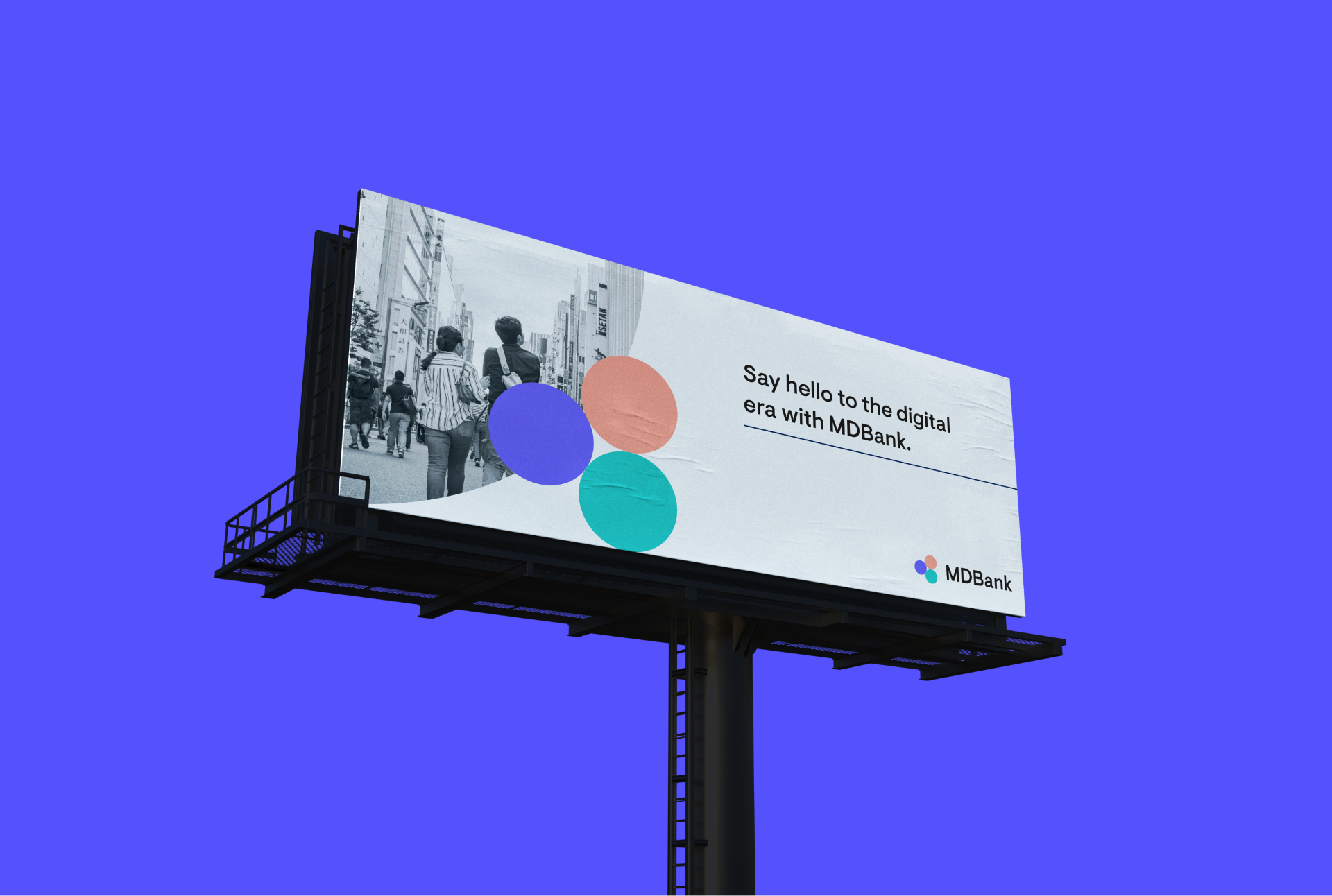 Panneau publicitaire de l'identité visuelle de MDBank sur une affiche d'autoroute