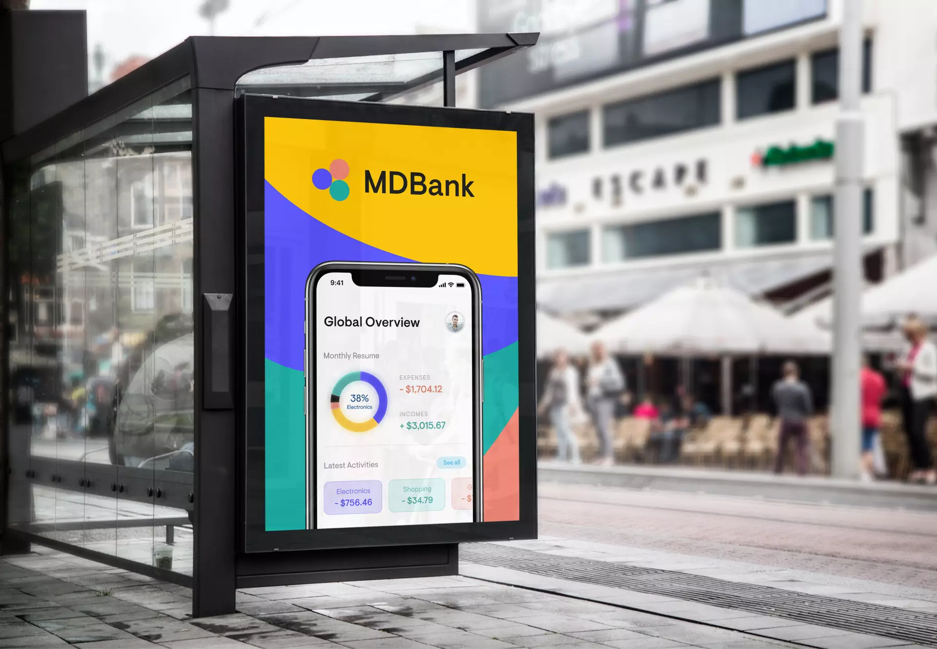 Publicité MDBank sur un écran publicitaire d'arrêt de bus